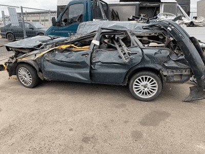 Auktoriserad bilskrot i Stenungsund köper övergivna Fiat-Palio för återvinning