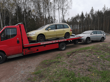 Bilskrot plockar ner remskiva till Isuzu-Export i Partille