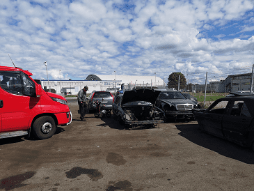 Nära total återvinning av en kasserad Mitsubishi-Pajero genom bilskrot i Uddevalla