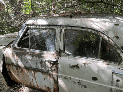 Dumpade Kia-Carnival ger pengar från bilskrot i Angered