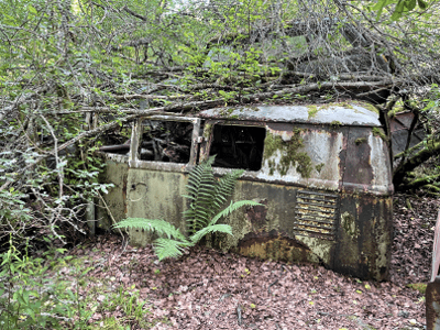 Övergivna Renault-Espace saneras och återvinns av bilskrot i Kållered