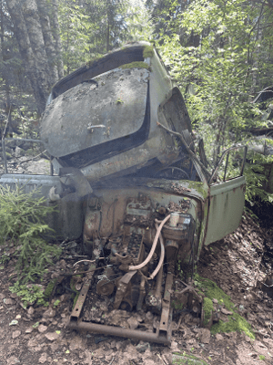 Kasserad Hyundai-Centennial ingår i återvinningsprocess hos bilskrot i Mölndal