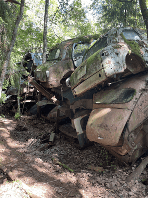 Bilskrot i Uddevalla sanerar kasserade Skoda-MB1000 miljömässigt