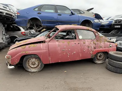 Bilskrot i Trollhättan skrotar gamla bilar