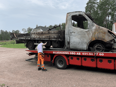 Bilskrot i Sävedalen hämtar brunnen bil