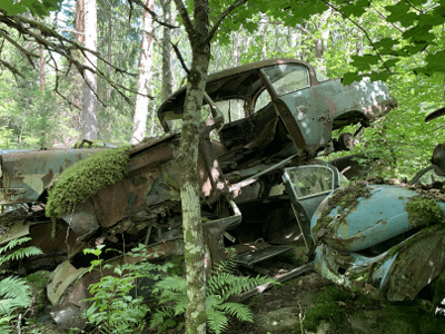 Nära total återvinning av en kasserad Mazda-818 genom bilskrot i Kållered