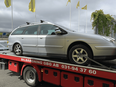 Bilskrot skrotar och recyclar en Citroen i Uddevalla