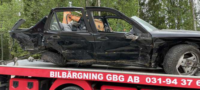 En Saab till bilskrot efter kollision i Uddevalla