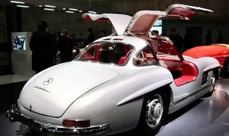 Mercedes-Benz 300 SLR Uhlenhaut Coupé från 1955 utställd på Mercedes-Benz Museum i Stuttgart