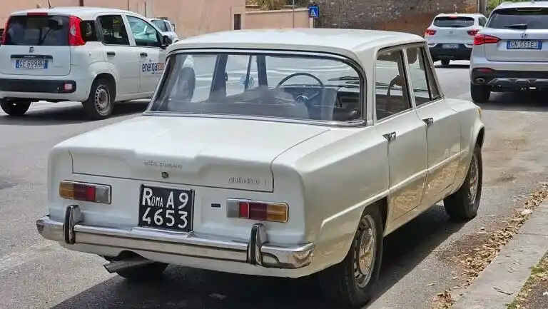 Alfa Romeo Giulia 1300 TI (Tipo 105) i vitt