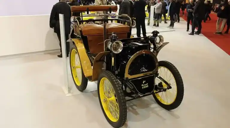 Renault Type A voiturette från 1898 med rund motorhuv och öppen tvåsitsig kaross