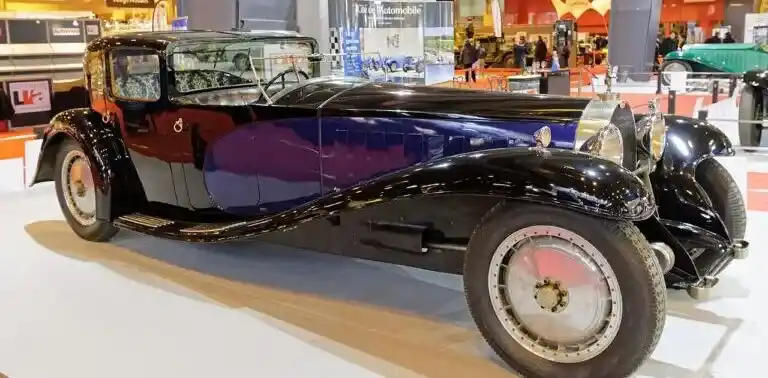 Bugatti Type 41 Royale Coupé Napoléon, en av världens största lyxbilar, utställd på Rétromobile