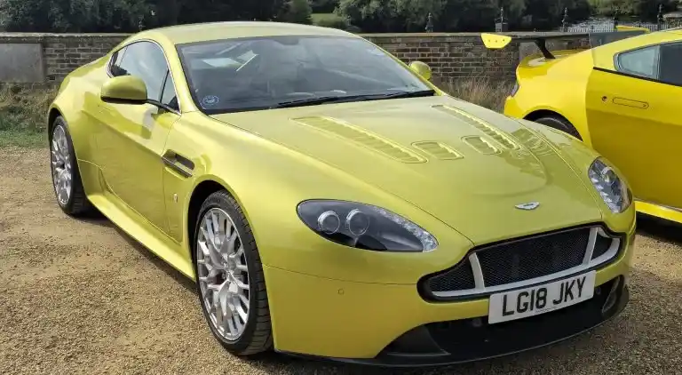 Aston Martin V12 Vantage AMR från 2018