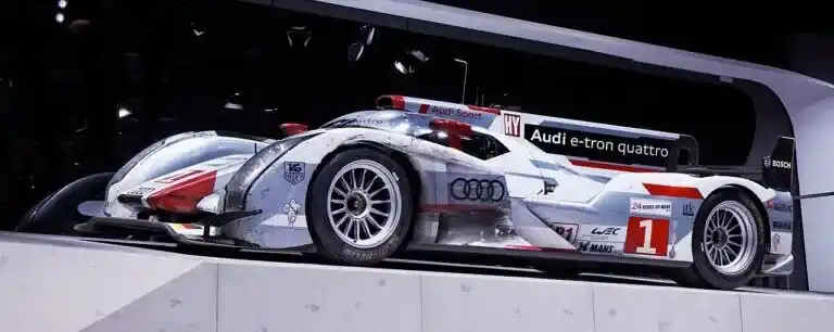 Audi R18 e-tron quattro, Le Mans-prototypen, på bilsalongen i Paris 2012